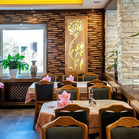 Gaststaette Lin Garden Hotel Untergruppenbach Eksteriør billede