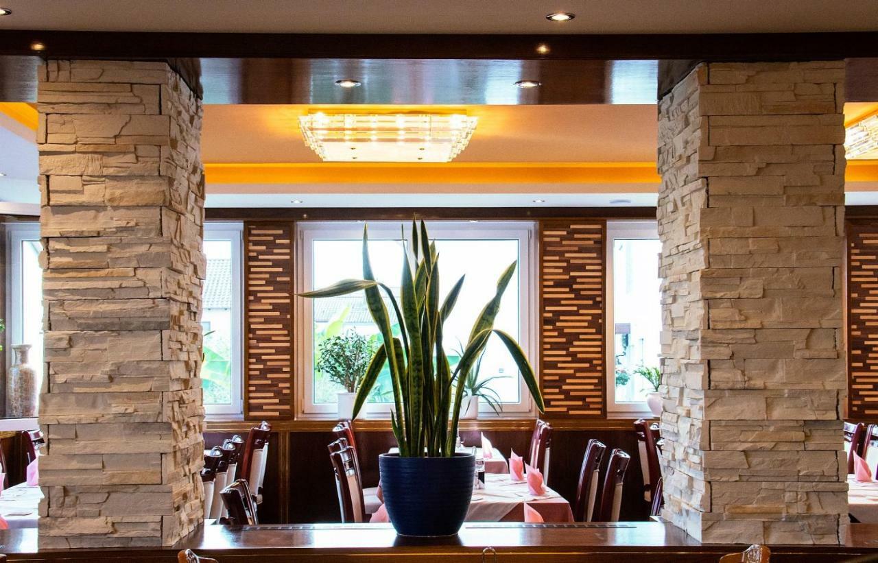 Gaststaette Lin Garden Hotel Untergruppenbach Eksteriør billede