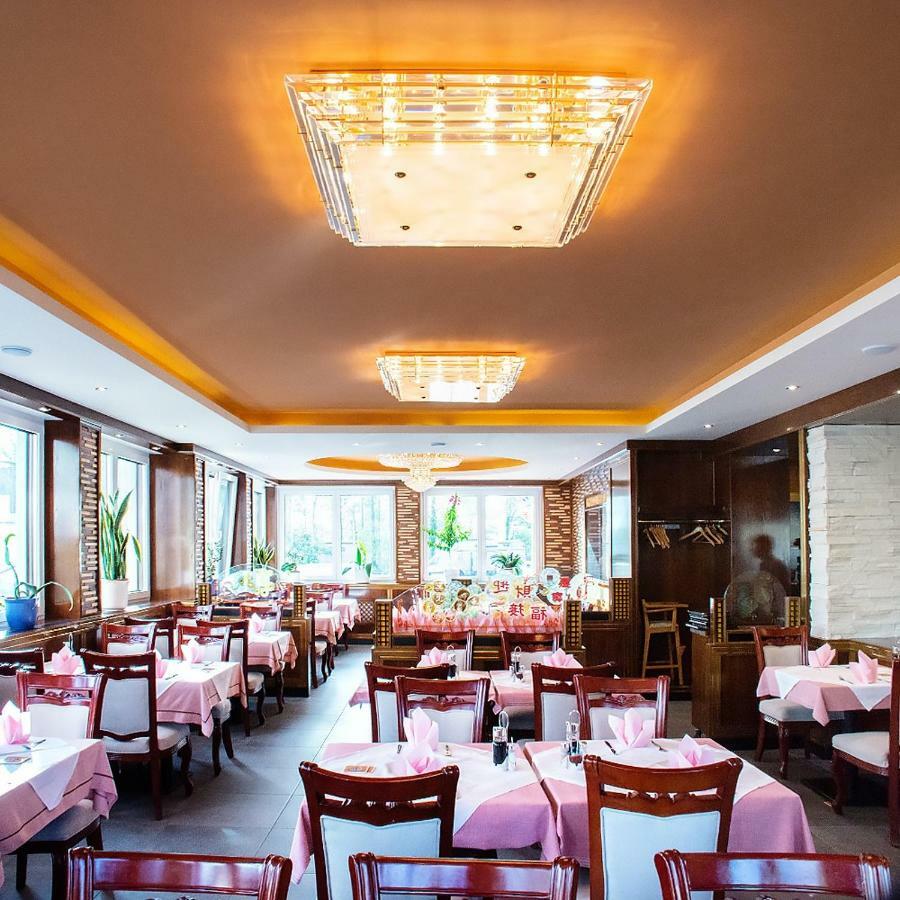 Gaststaette Lin Garden Hotel Untergruppenbach Eksteriør billede