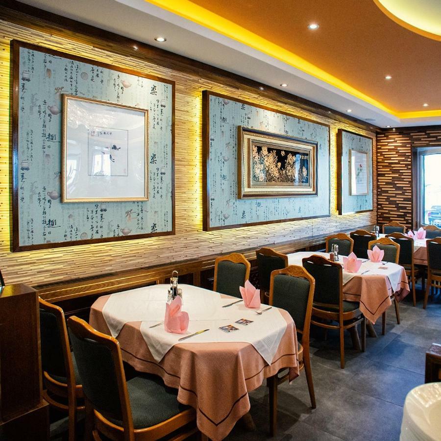 Gaststaette Lin Garden Hotel Untergruppenbach Eksteriør billede