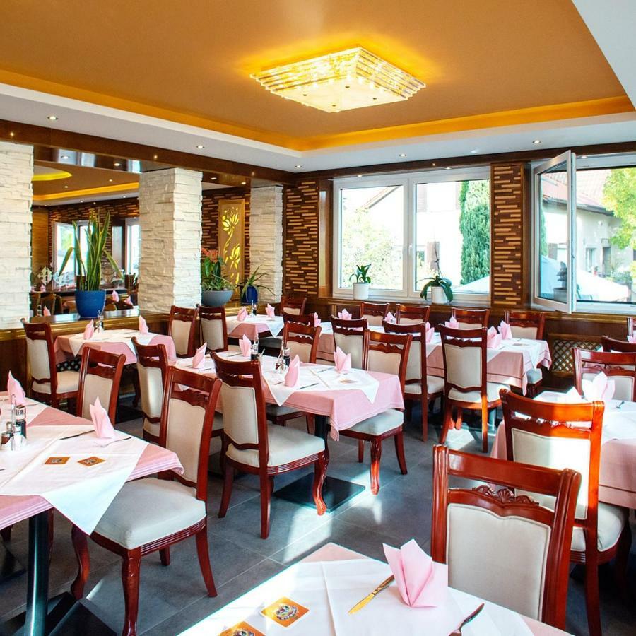 Gaststaette Lin Garden Hotel Untergruppenbach Eksteriør billede