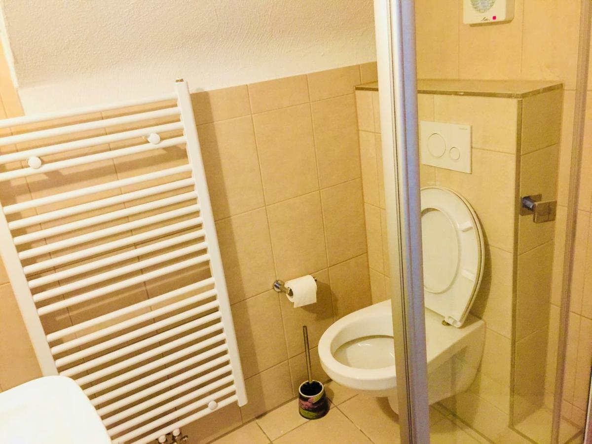 Gaststaette Lin Garden Hotel Untergruppenbach Eksteriør billede
